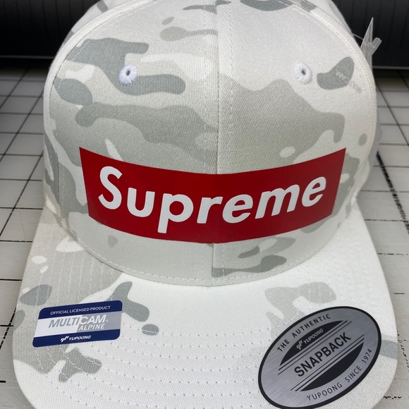 Copy- supreme hat - Picture 4 of 9